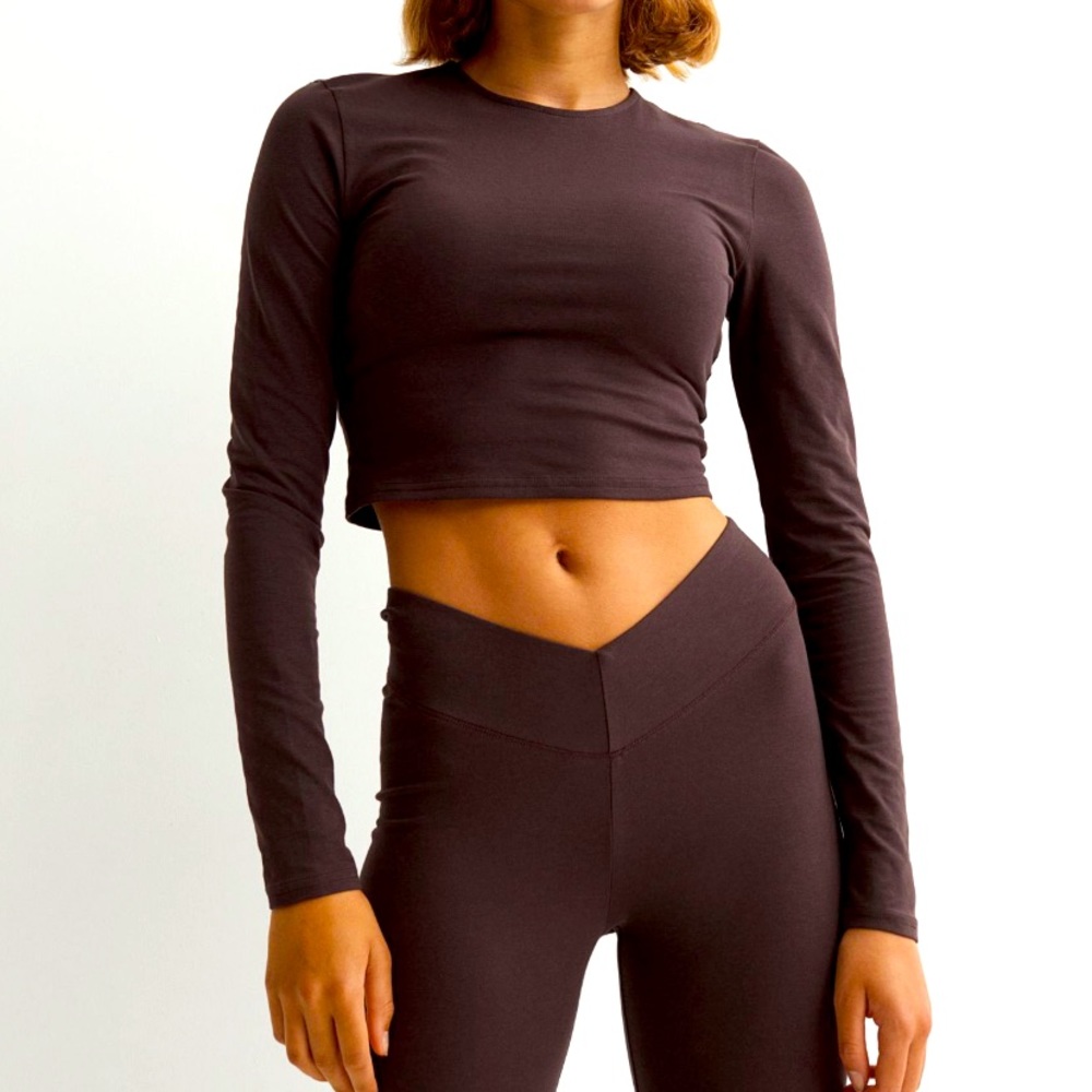 Cropped key hole back shirt